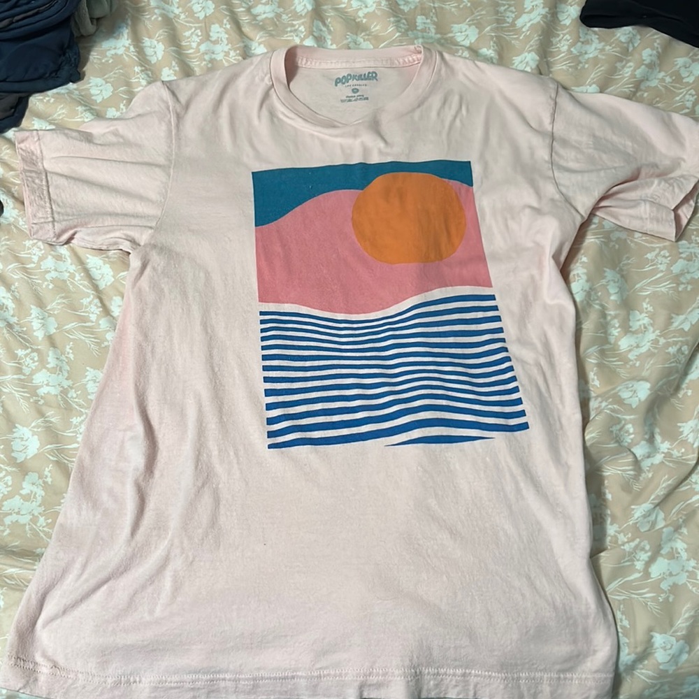 Pink short sleeve with retro design